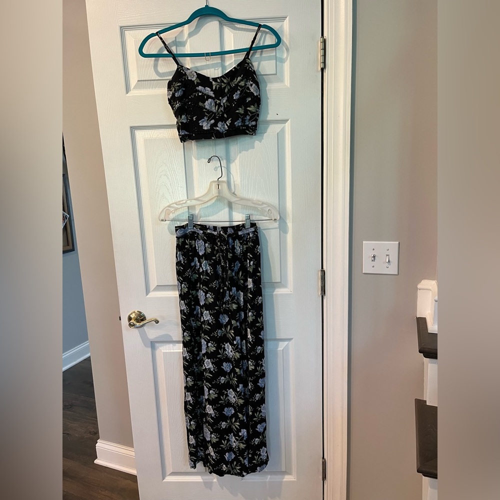 American Eagle Outfitters Black and Blue floral 2 pc